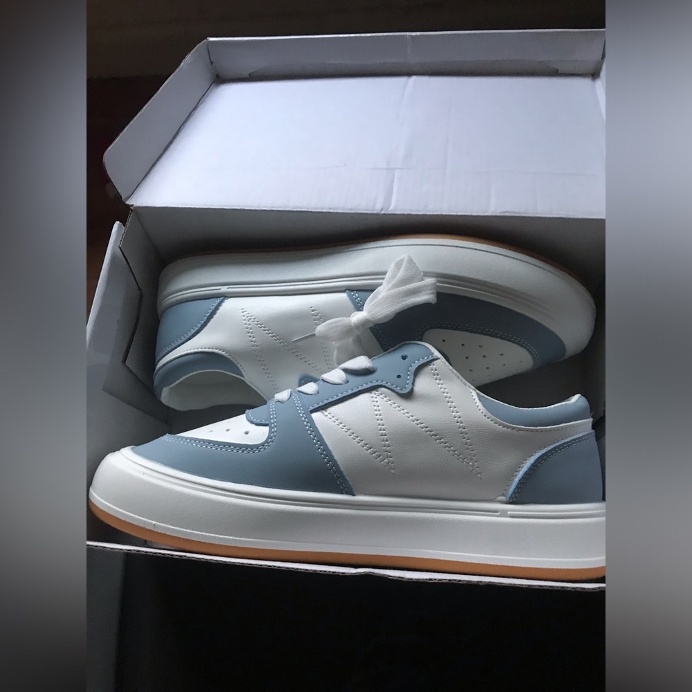 SHEIN Women's Sneakers - White and Blue